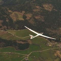 Flugwegposition um 14:37:47: Aufgenommen in der Nähe von Gemeinde Albeck, 9571, Österreich in 3258 Meter
